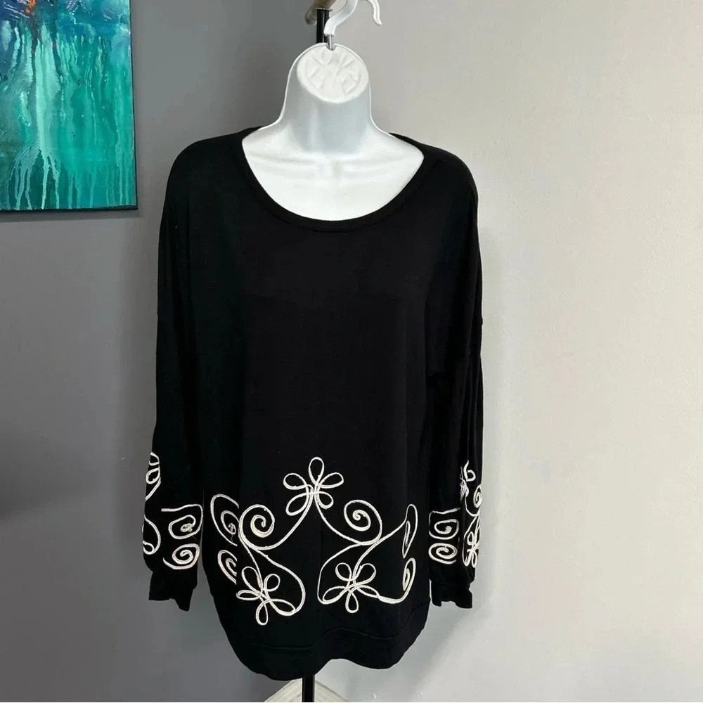 Women's Large Black Pullover Top White Floral Embroidered Long‎ Sleeve Classic